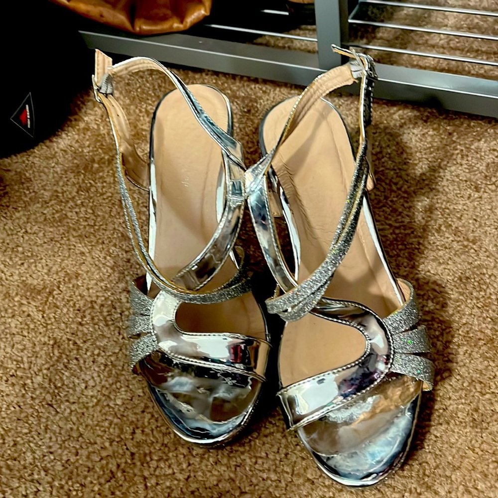 women’s silver heels